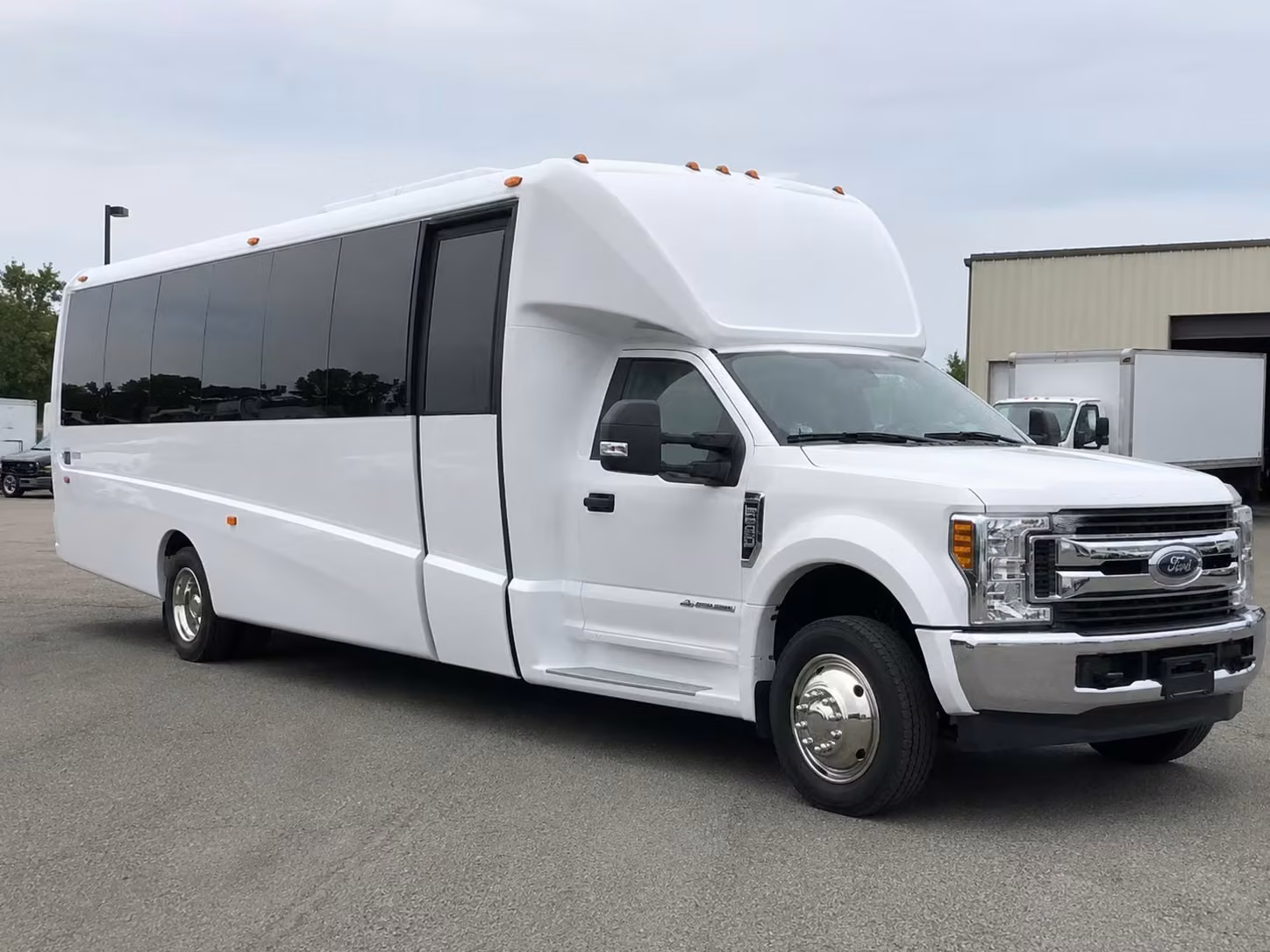 bakersfield 20 passenger minibus rental